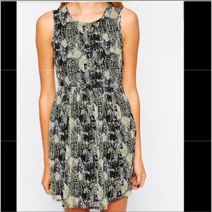 Veto Moda Sien Dress in Neon & Black Snake Print